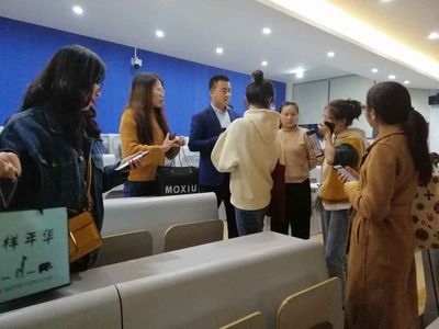 郑州同心圆教育信息咨询和郑州孟荀企业营销策划来文法学院举行专场招聘会